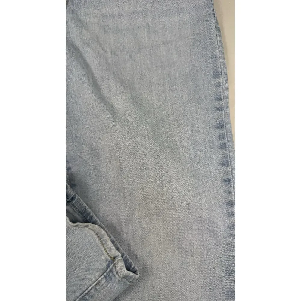 Levi’s 314 Shaping Straight Jeans Women’s W32 L32 Light Wash Stretch Denim